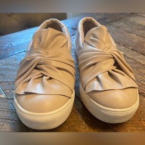 Women’s Shoes (Size 6)